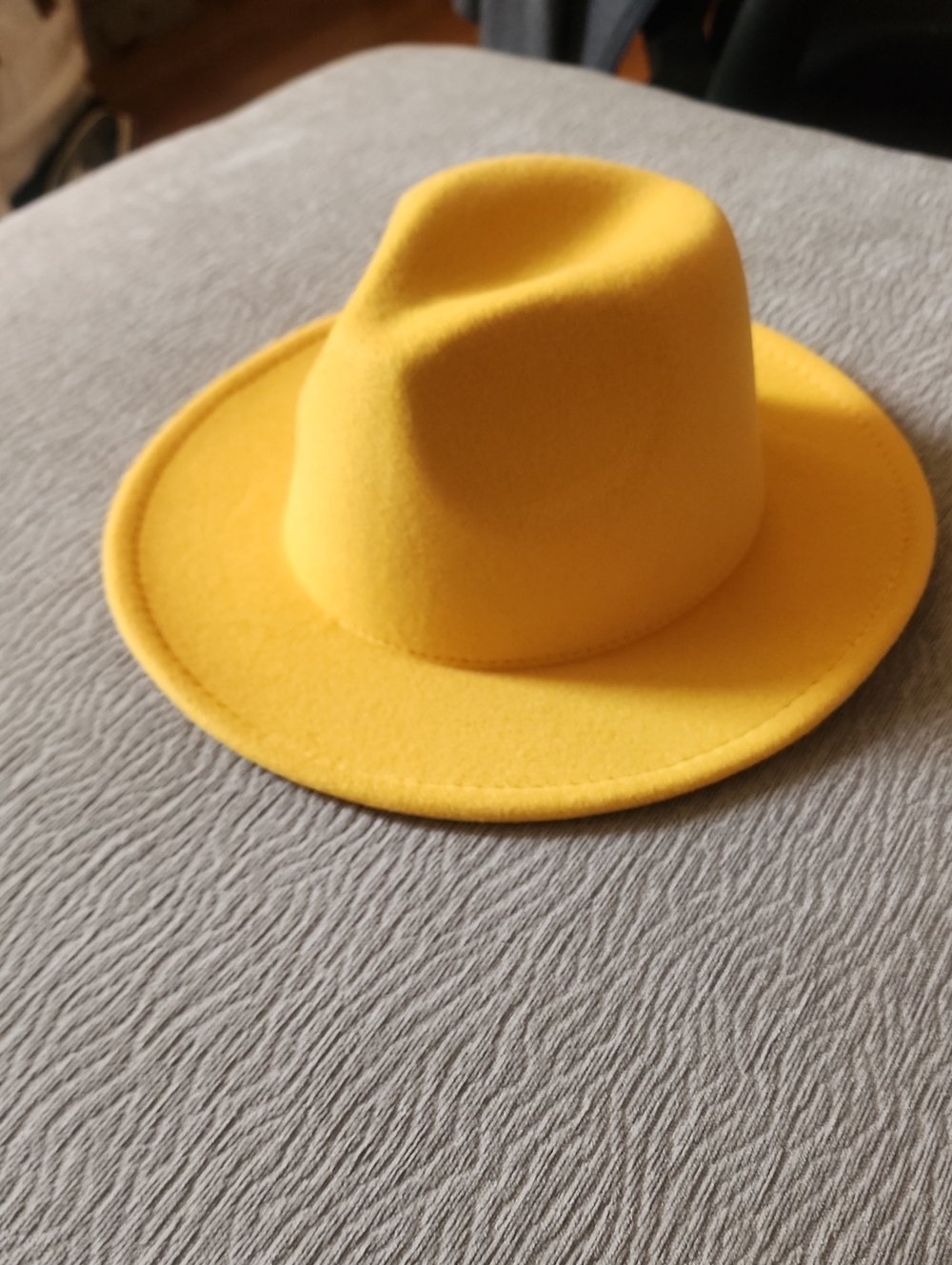 Women's Yellow Felt Fedora Hat - Stylish Wide-Brim Accessory